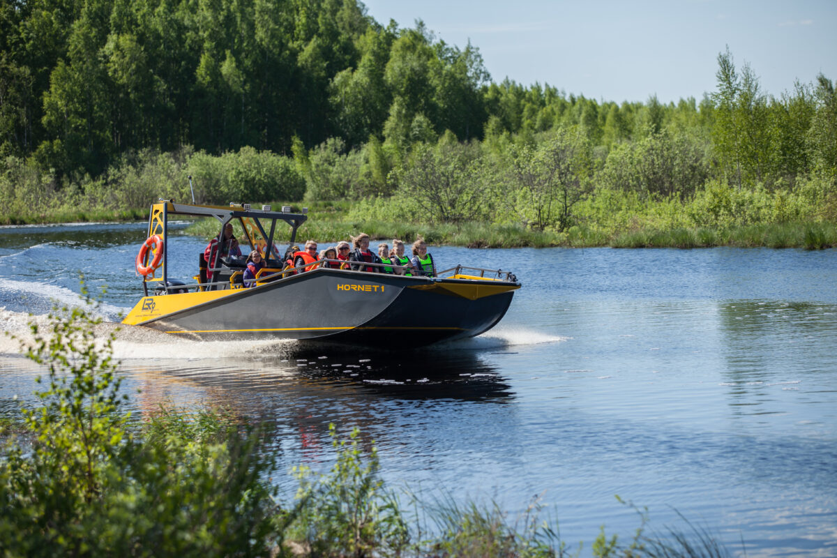 River tour boat