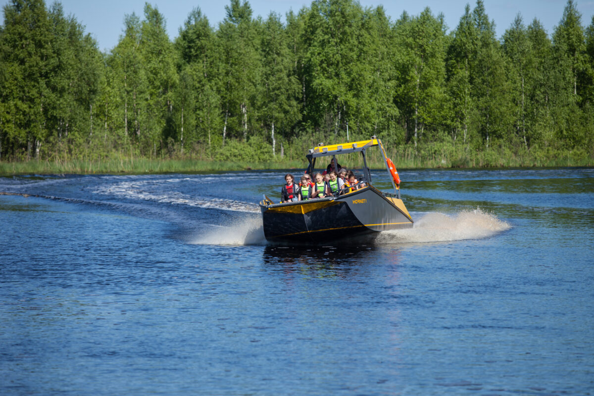 River tour boat