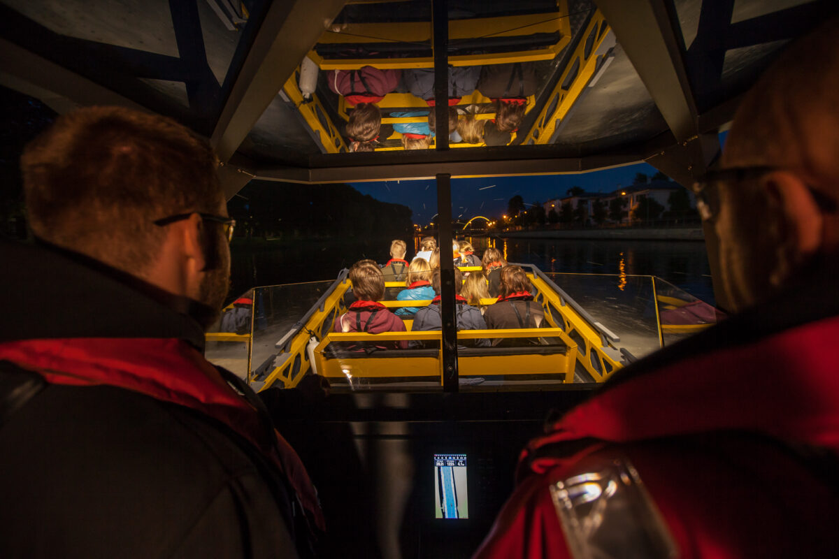 Lr9 safari boat