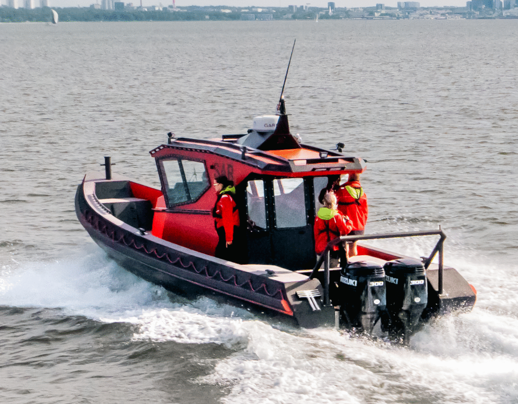 Larsen 38 PRO HDPE professional patrol boat stern render