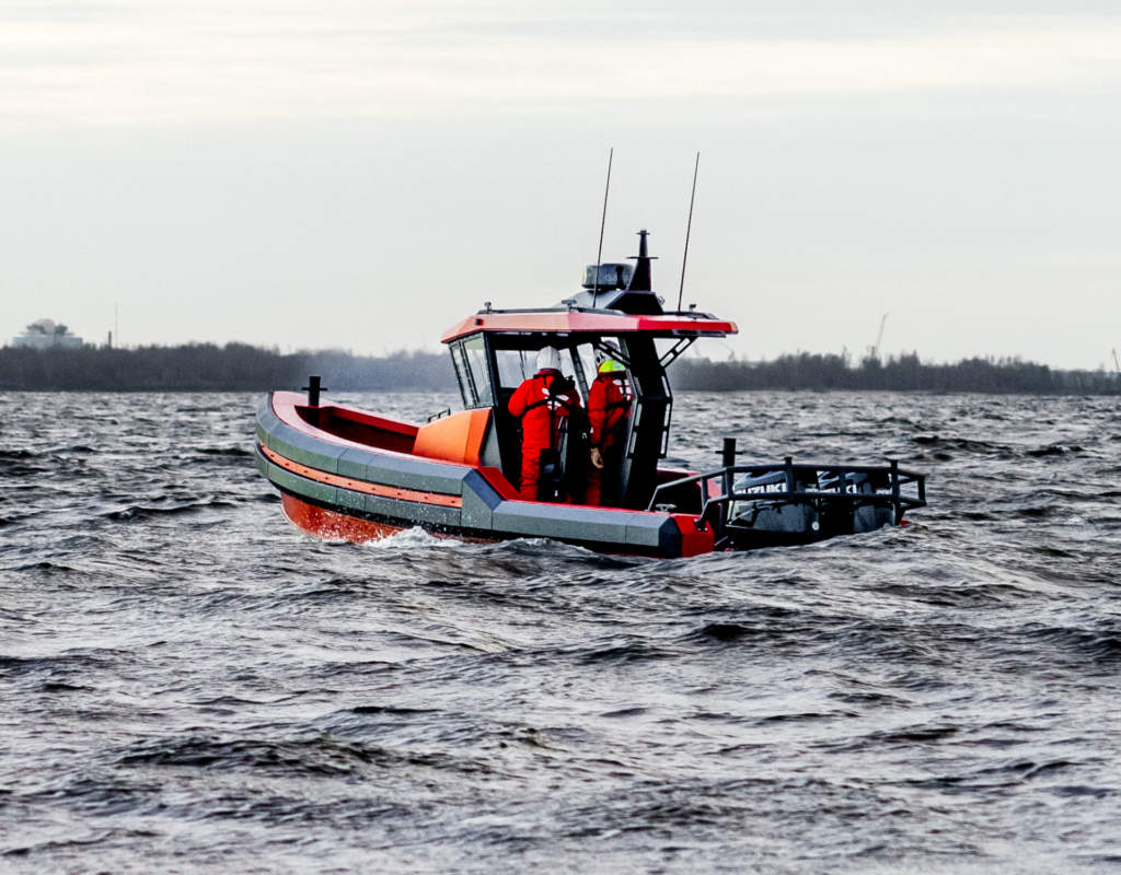 Larsen 30 PRO HDPE open-top workboat starboard render