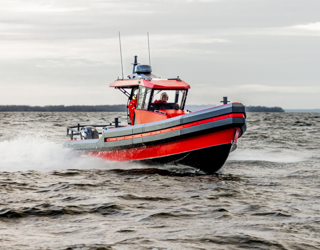 Larsen 30 PRO HDPE SAR boat aerial render